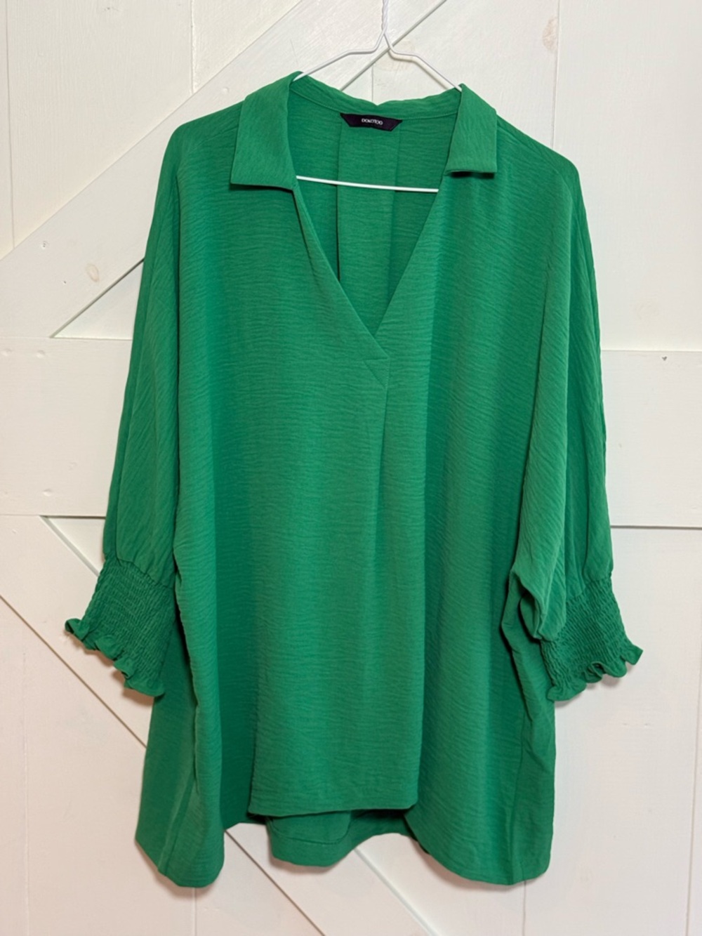 Dokotoo XL Green V Neck Blouse Smocked Ruffle Cuff Collared